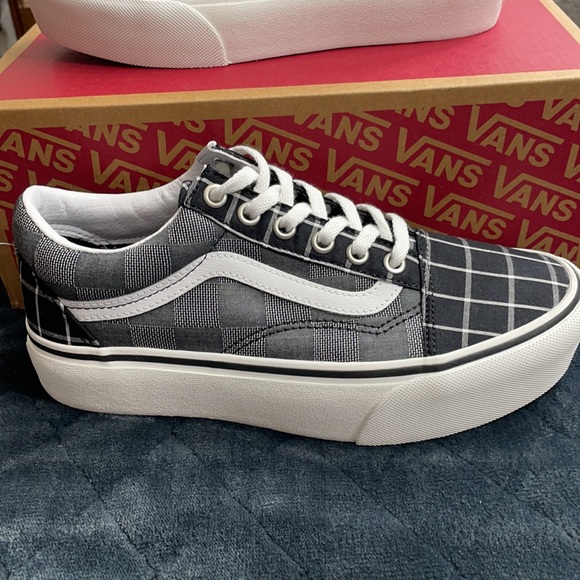 Vans women’s Old Skool platform plaid NWB - Picture 2 of 6